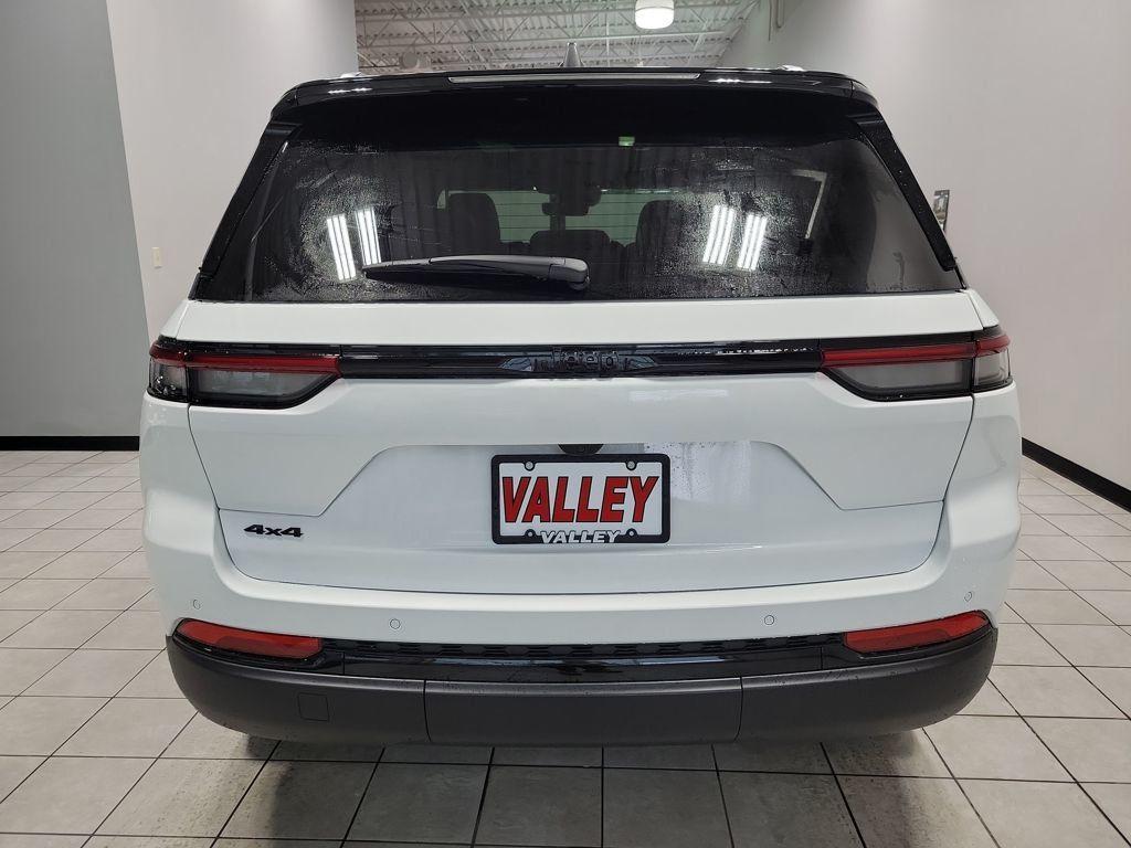 new 2025 Jeep Grand Cherokee car, priced at $49,186