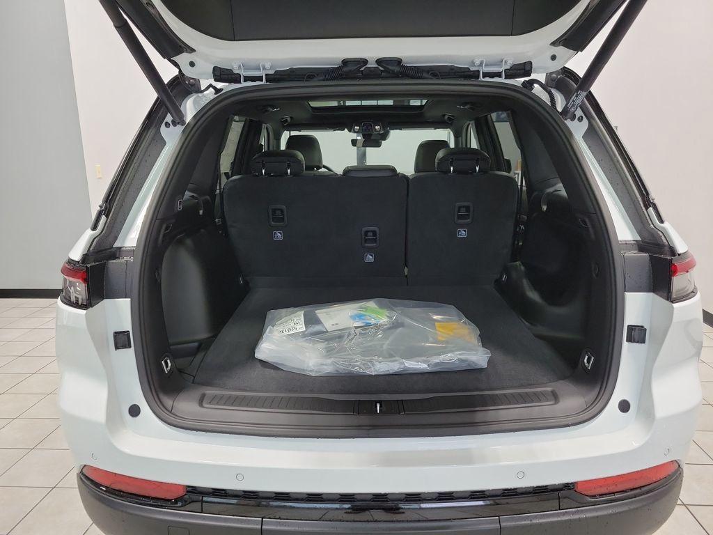 new 2025 Jeep Grand Cherokee car, priced at $49,186