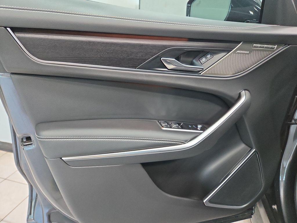 Jaguar F-Pace view 30
