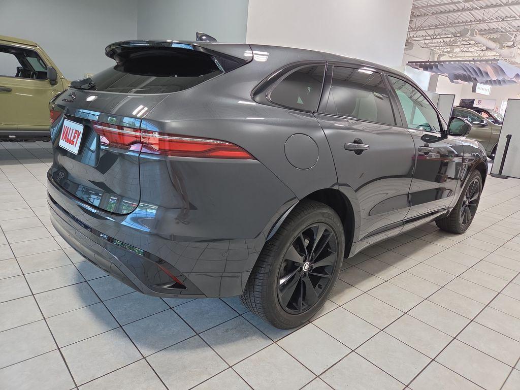 Jaguar F-Pace view 10