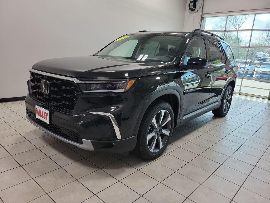 used 2025 Honda Pilot car, priced at $49,405