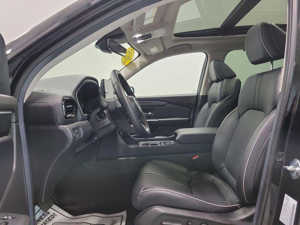 used 2025 Honda Pilot car, priced at $49,405