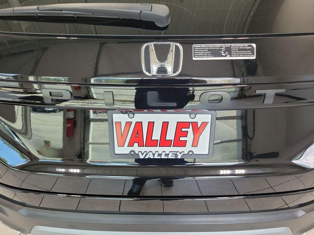 used 2025 Honda Pilot car, priced at $49,405