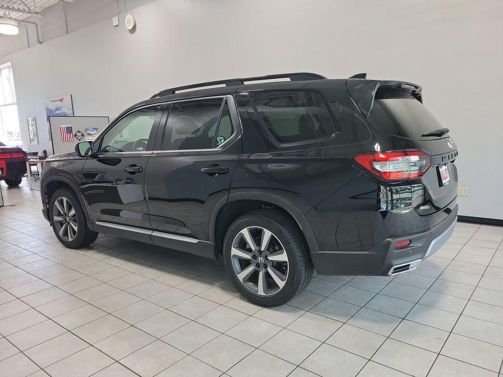 used 2025 Honda Pilot car, priced at $49,405