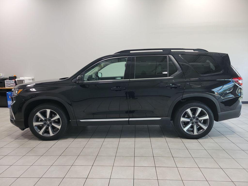 used 2025 Honda Pilot car, priced at $49,405