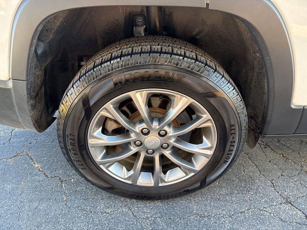 used 2019 Jeep Cherokee car