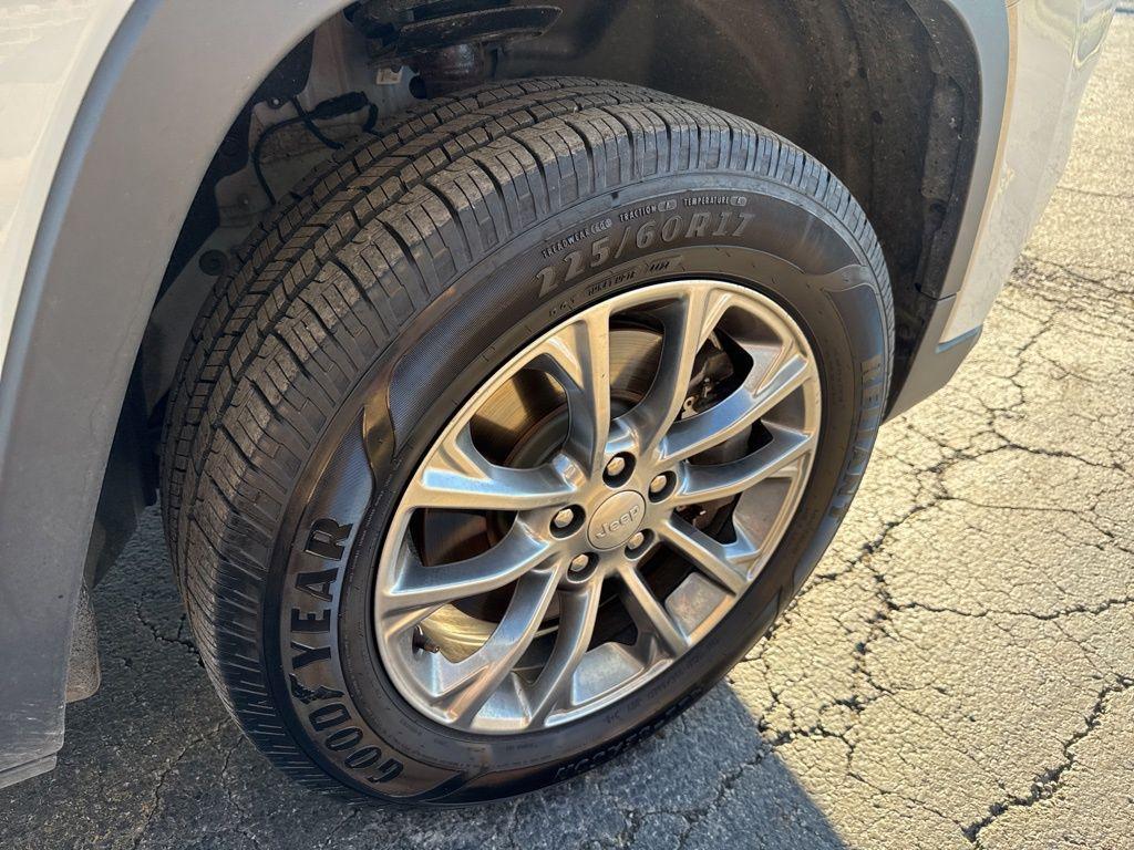 used 2019 Jeep Cherokee car