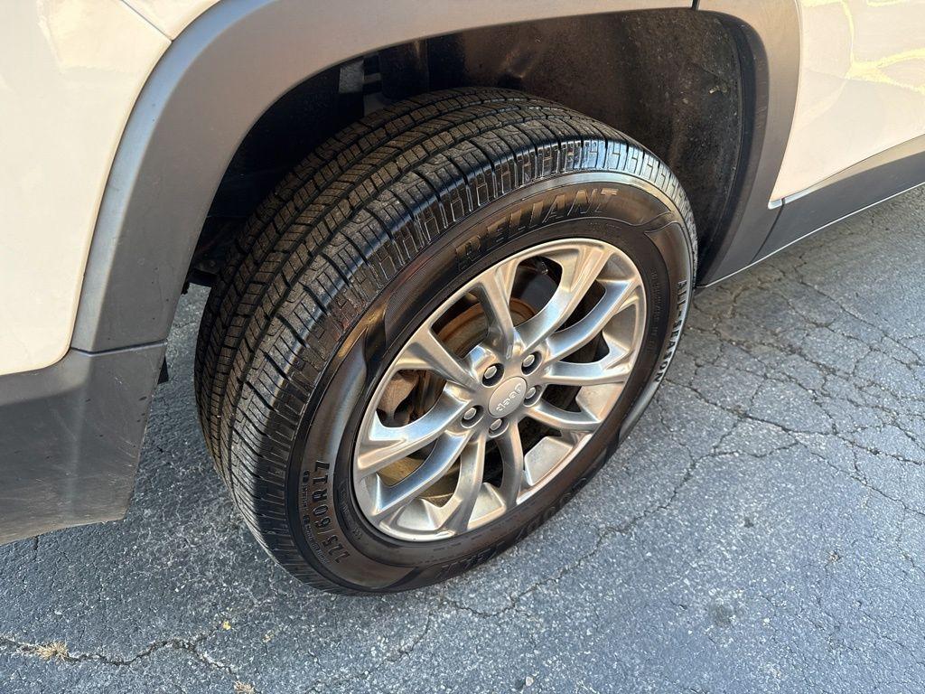 used 2019 Jeep Cherokee car