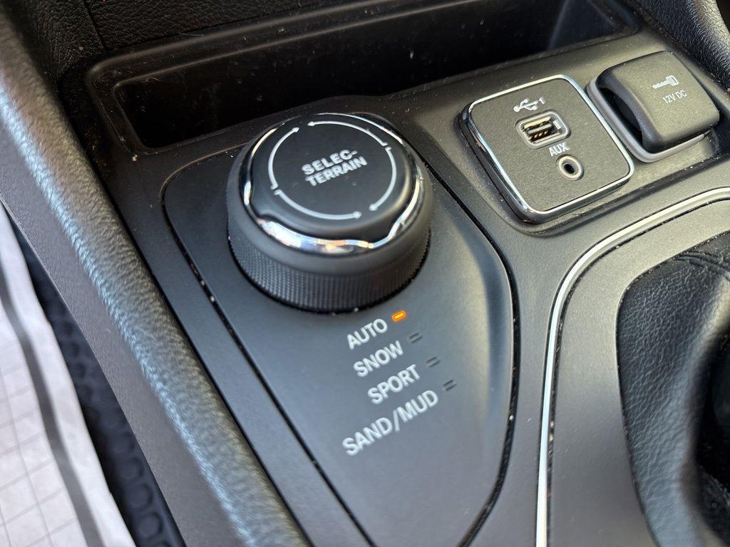 used 2019 Jeep Cherokee car