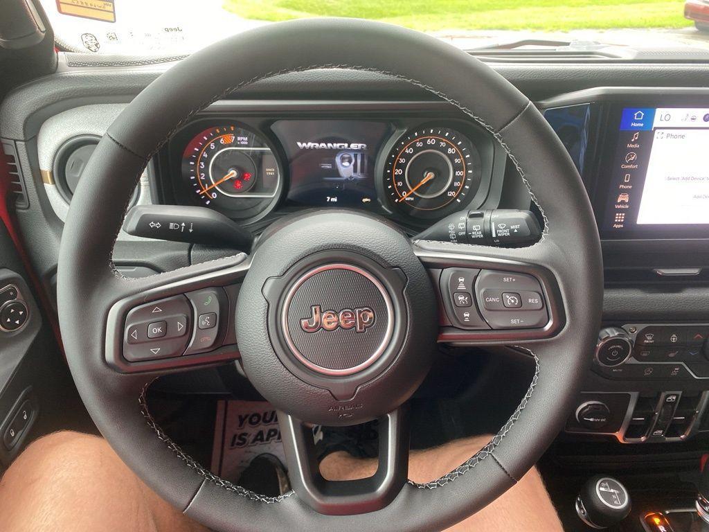 new 2025 Jeep Wrangler car, priced at $42,556