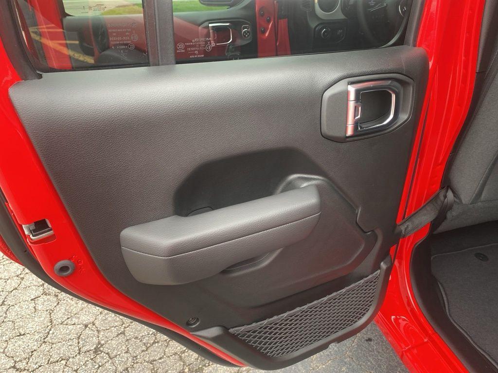 new 2025 Jeep Wrangler car, priced at $42,556