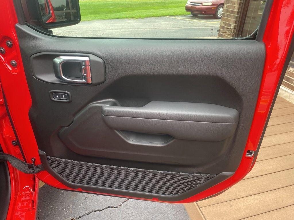 new 2025 Jeep Wrangler car, priced at $42,556