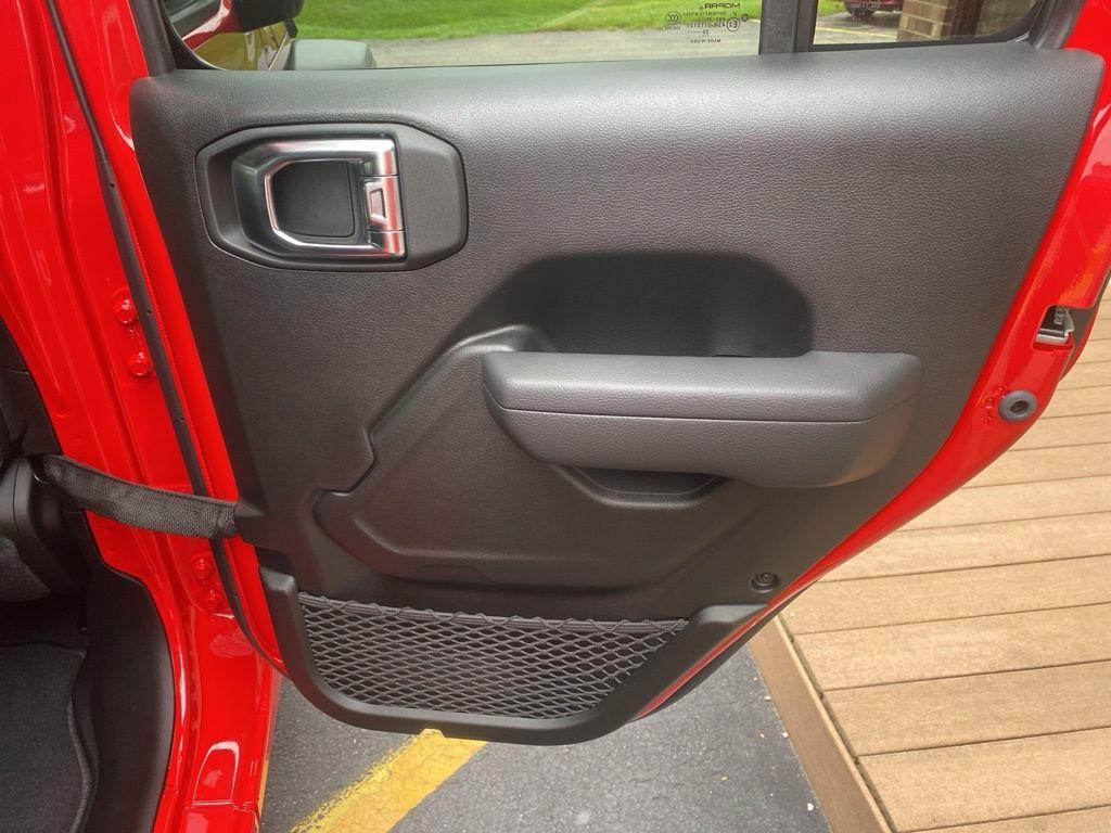 new 2025 Jeep Wrangler car, priced at $42,556