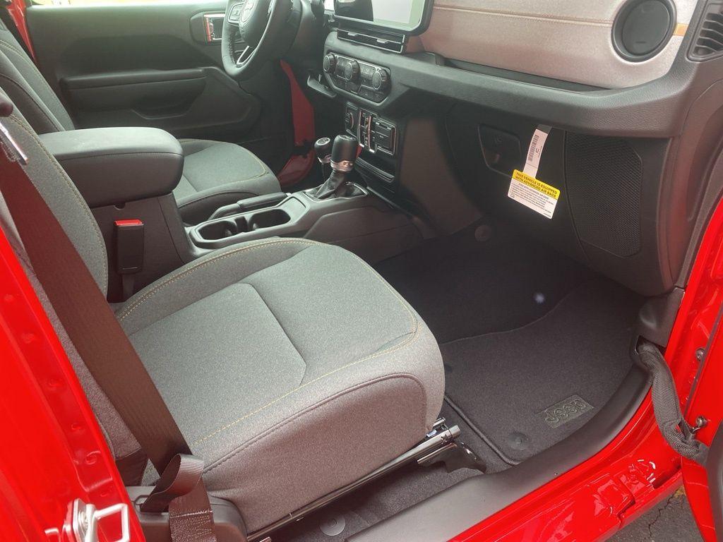 new 2025 Jeep Wrangler car, priced at $42,556