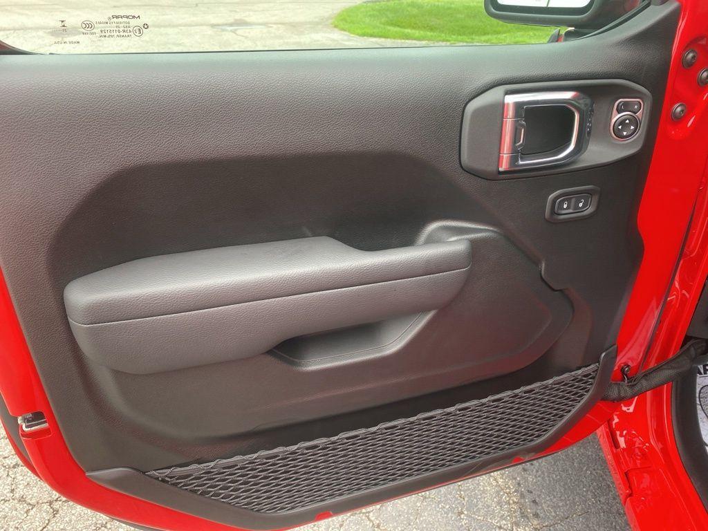 new 2025 Jeep Wrangler car, priced at $42,556