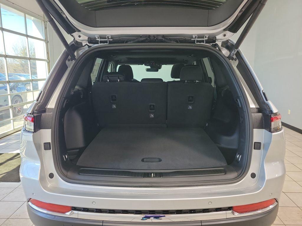 new 2026 Jeep Grand Cherokee car, priced at $40,414