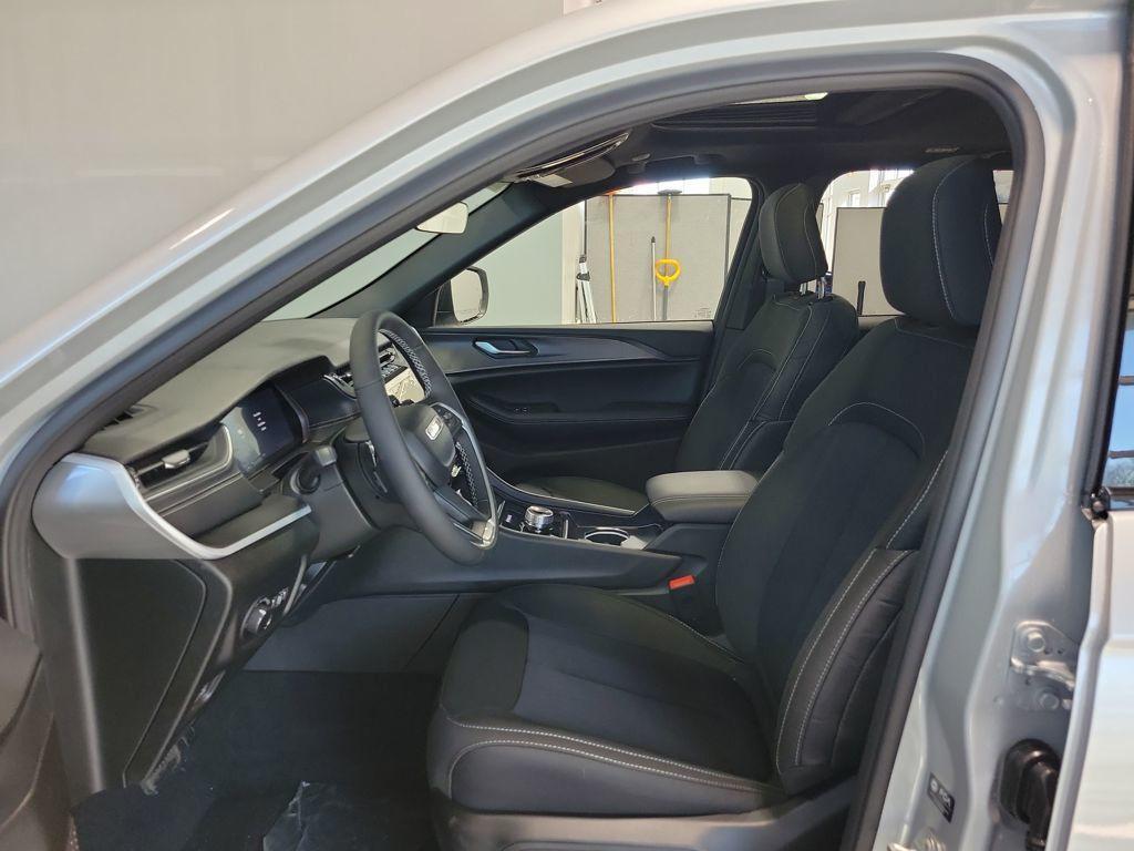 new 2026 Jeep Grand Cherokee car, priced at $40,414