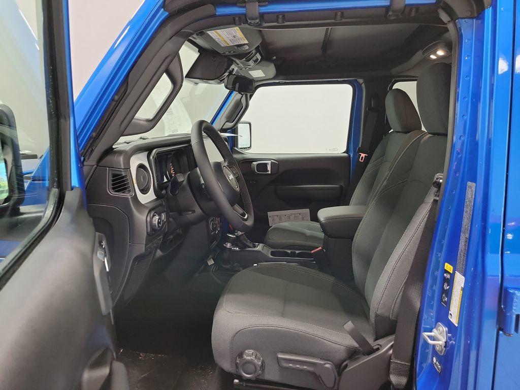 new 2025 Jeep Gladiator car, priced at $42,648