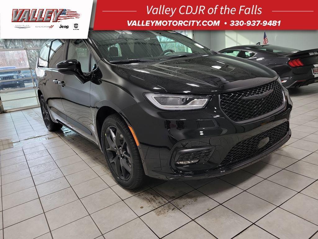 new 2026 Chrysler Pacifica car, priced at $44,273