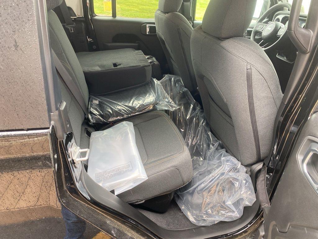 new 2025 Jeep Gladiator car, priced at $50,132