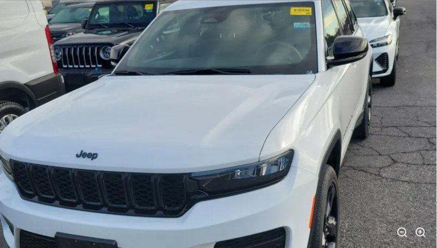 used 2023 Jeep Grand Cherokee car, priced at $27,760