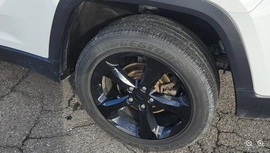 used 2023 Jeep Grand Cherokee car, priced at $27,760