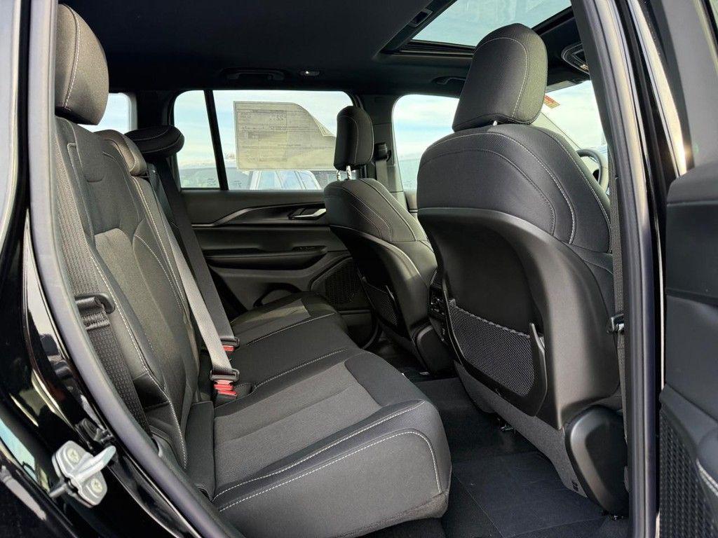 new 2025 Jeep Grand Cherokee car, priced at $40,405