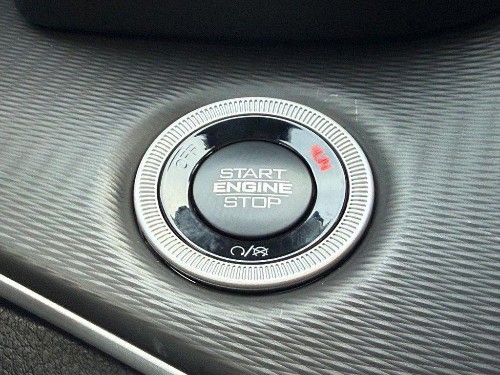 new 2025 Jeep Grand Cherokee car, priced at $40,405