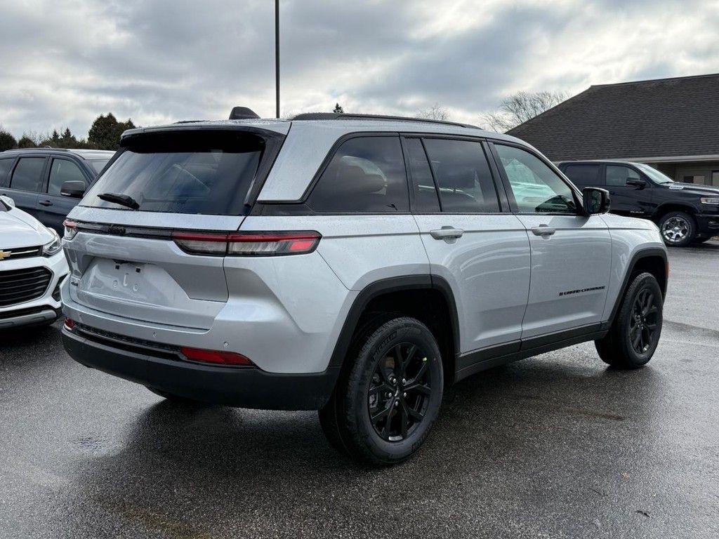 new 2025 Jeep Grand Cherokee car, priced at $42,701