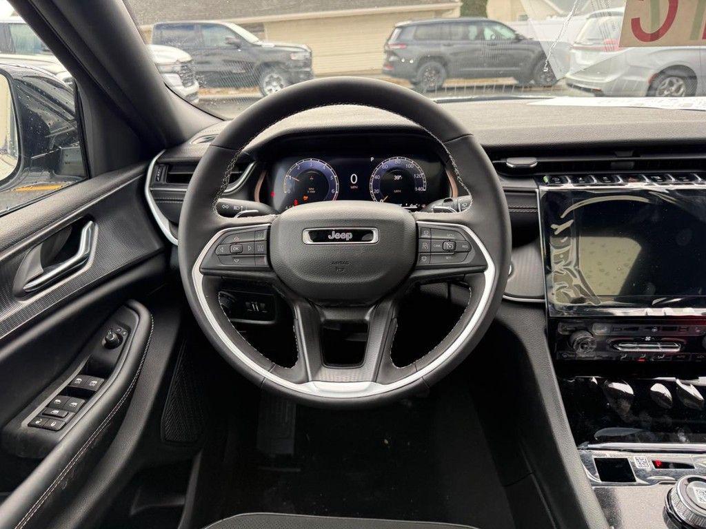 new 2025 Jeep Grand Cherokee car, priced at $42,701
