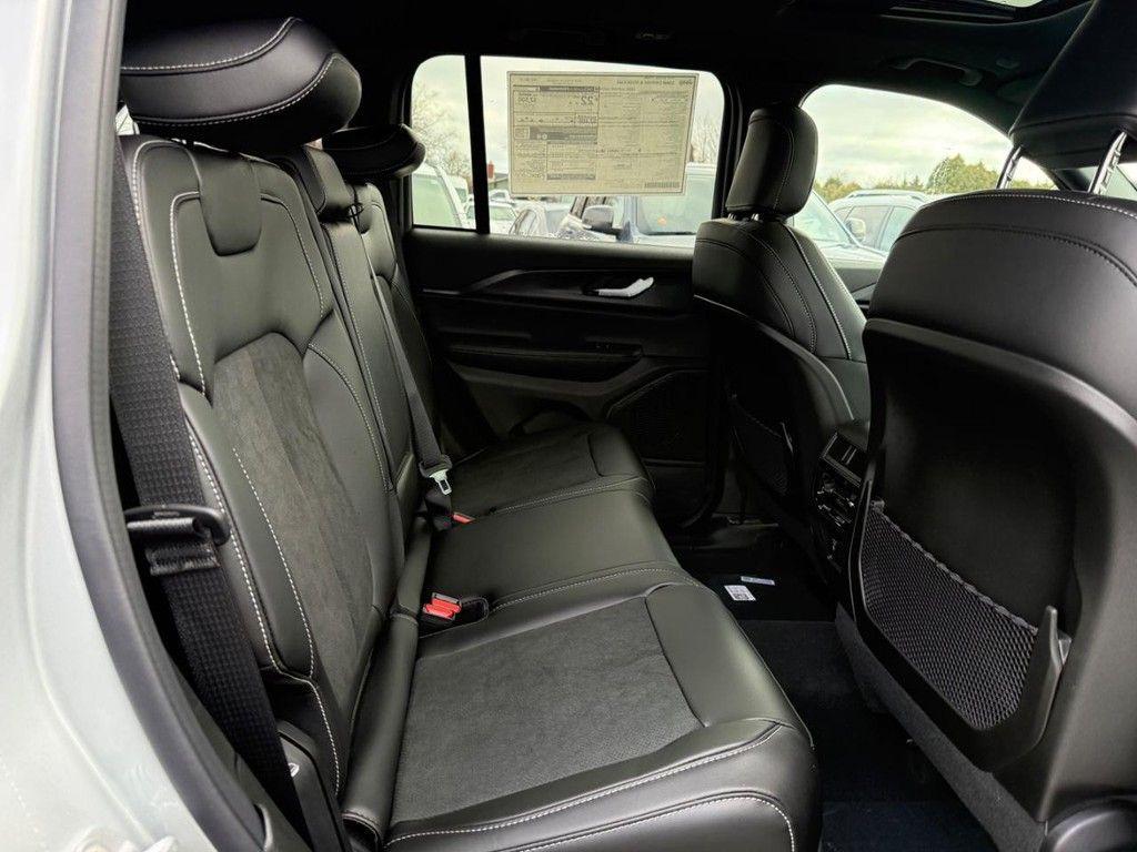 new 2025 Jeep Grand Cherokee car, priced at $42,701