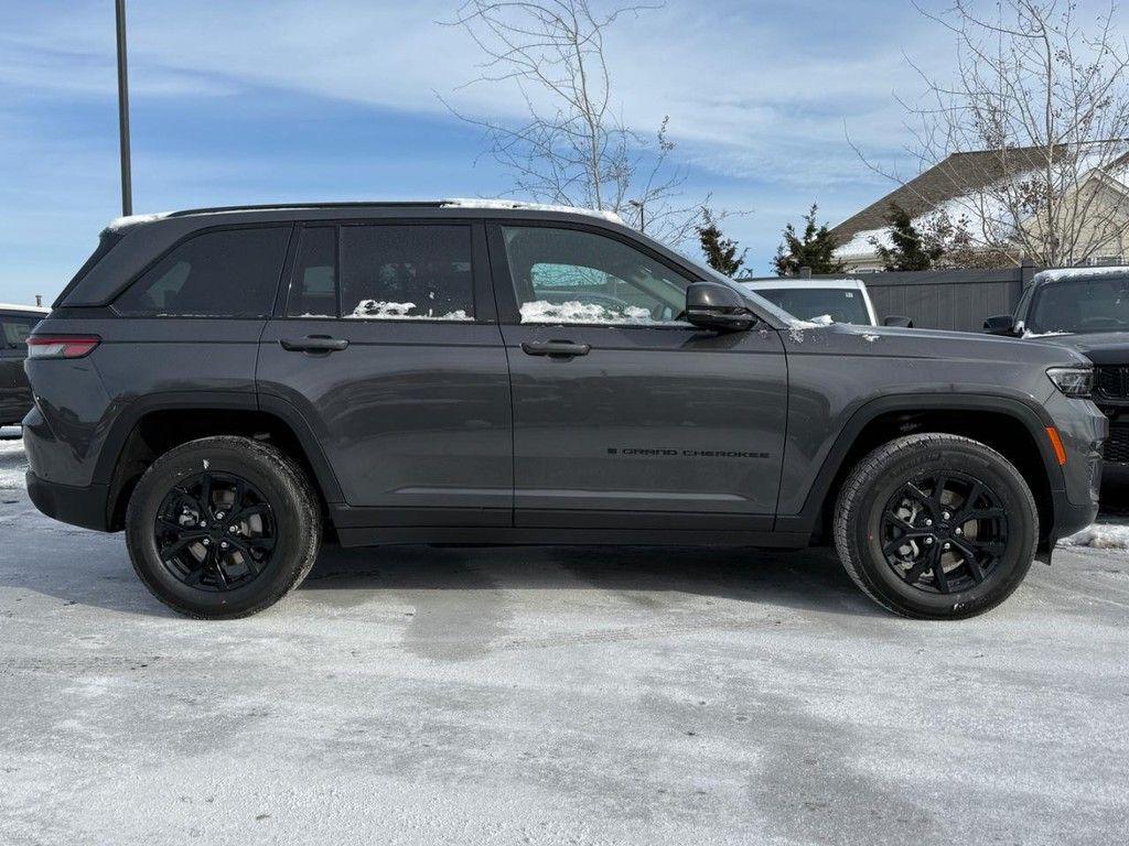 new 2025 Jeep Grand Cherokee car, priced at $43,130