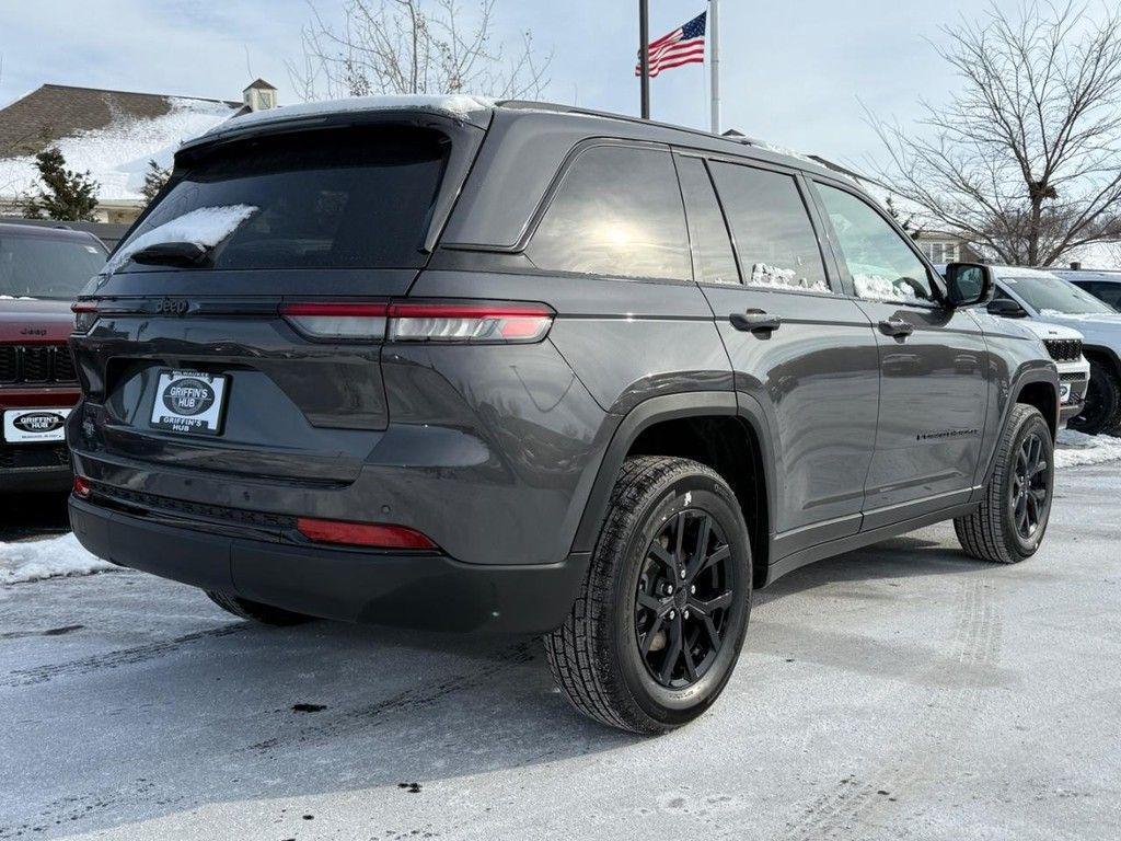 new 2025 Jeep Grand Cherokee car, priced at $43,130