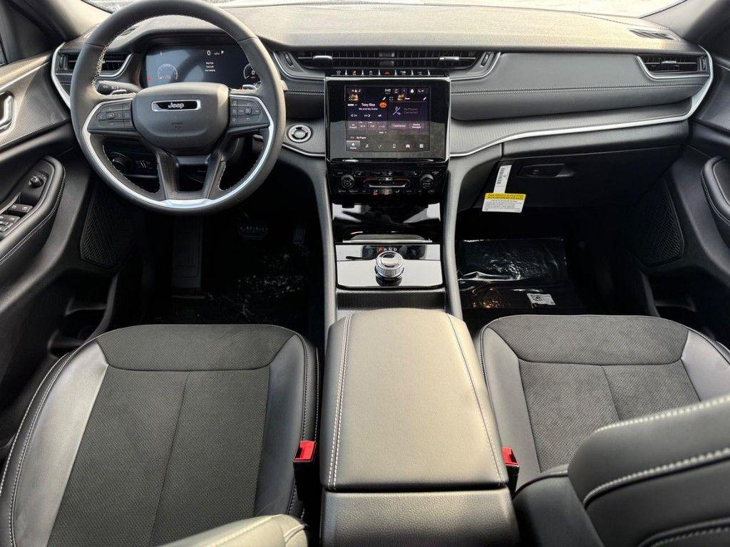new 2025 Jeep Grand Cherokee car, priced at $43,130