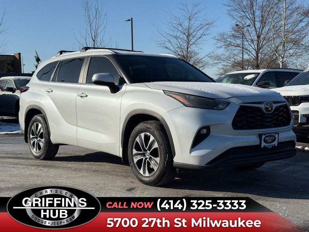 used 2024 Toyota Highlander car, priced at $39,949