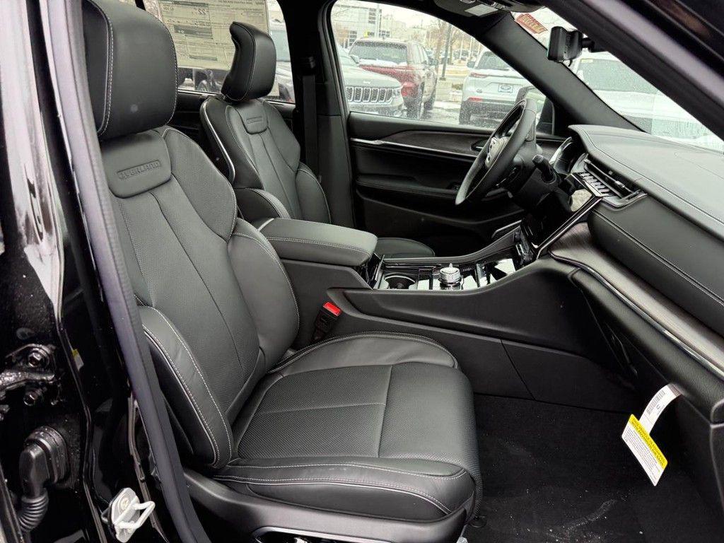 new 2025 Jeep Grand Cherokee car, priced at $55,668