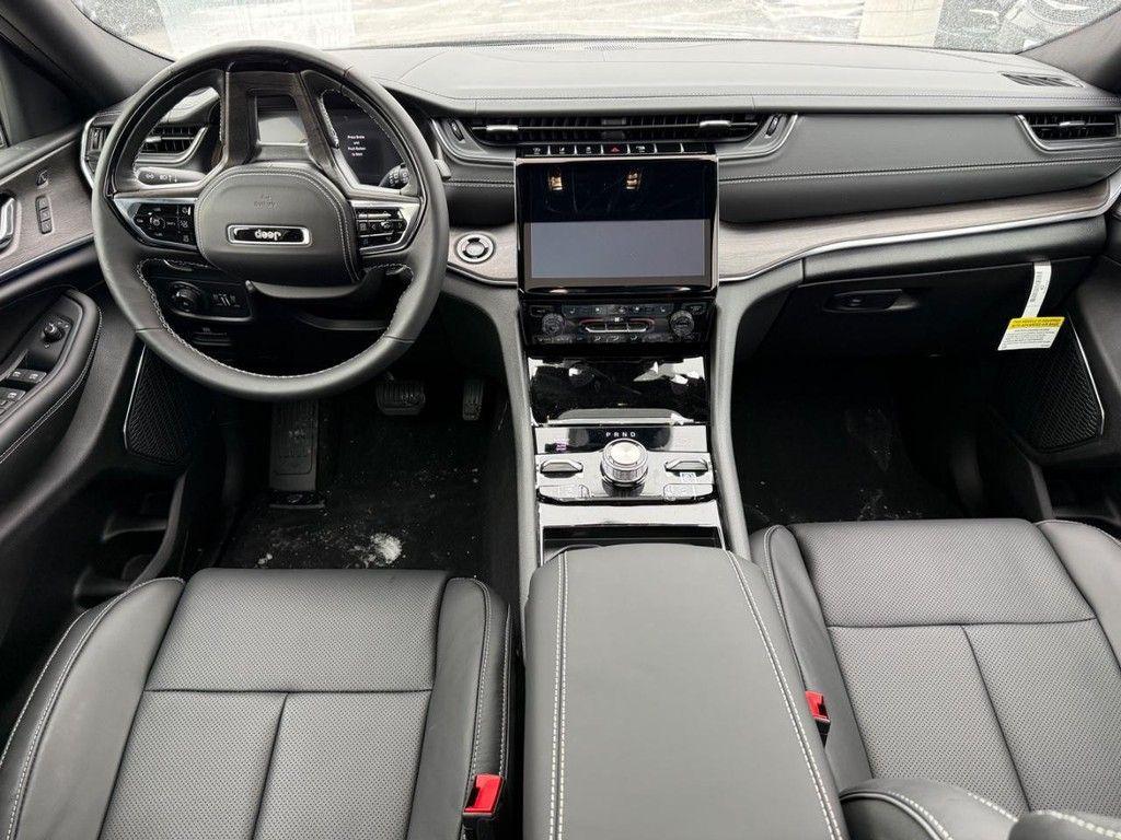 new 2025 Jeep Grand Cherokee car, priced at $55,668