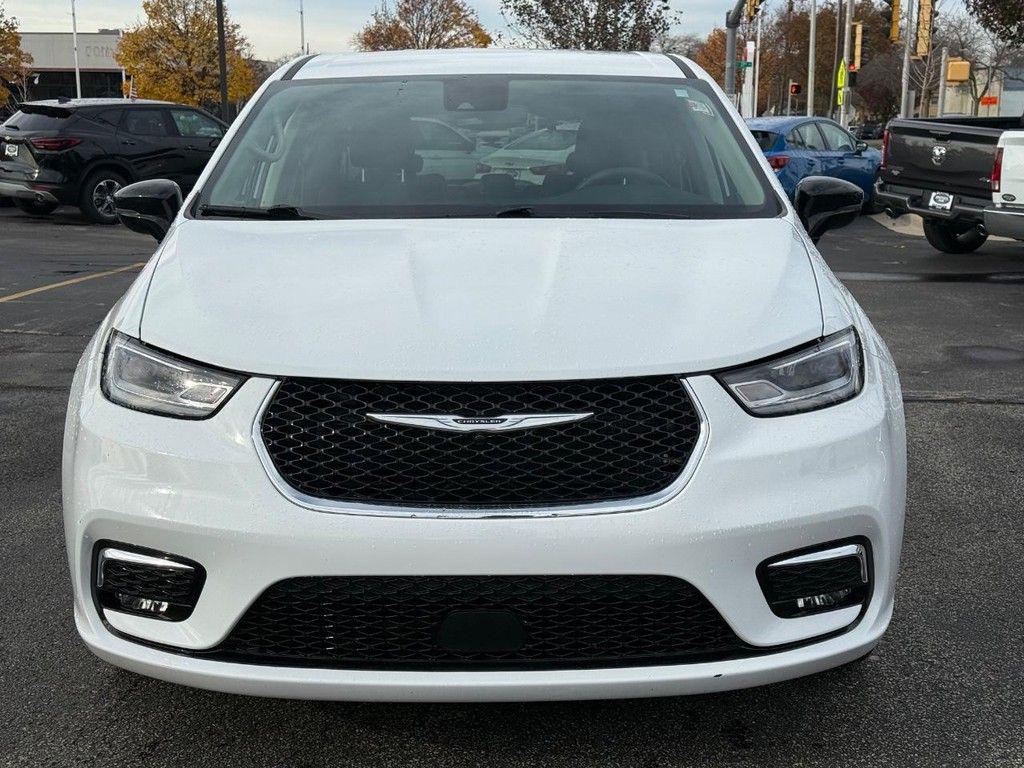 used 2024 Chrysler Pacifica car, priced at $28,994