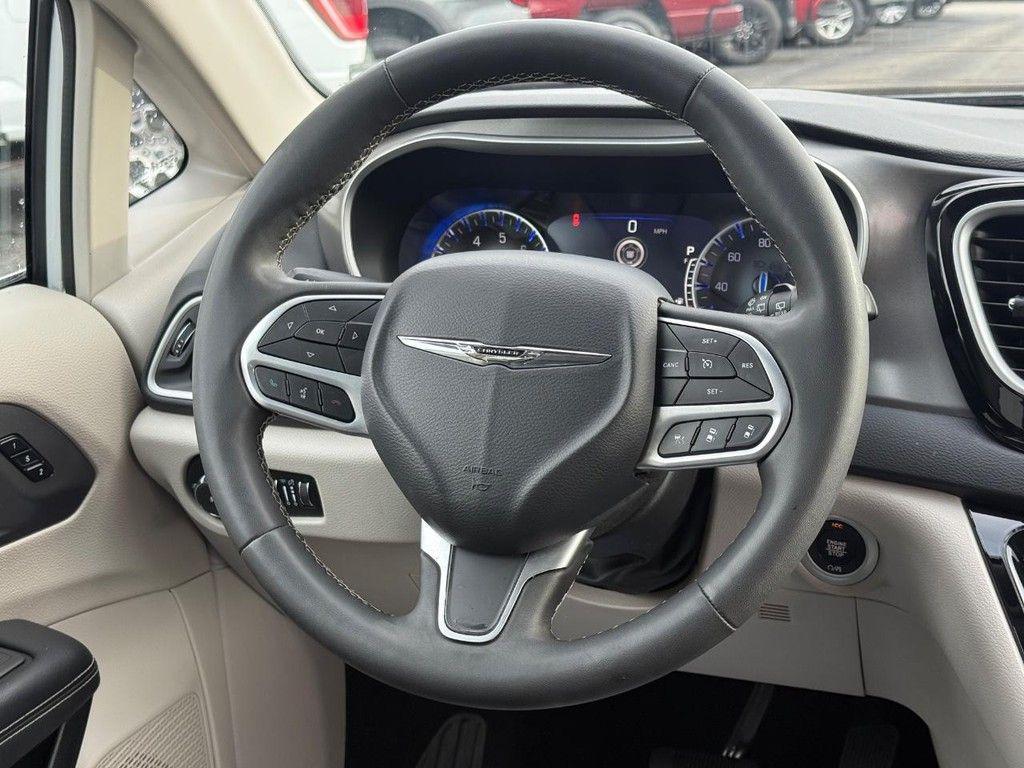 used 2024 Chrysler Pacifica car, priced at $28,994