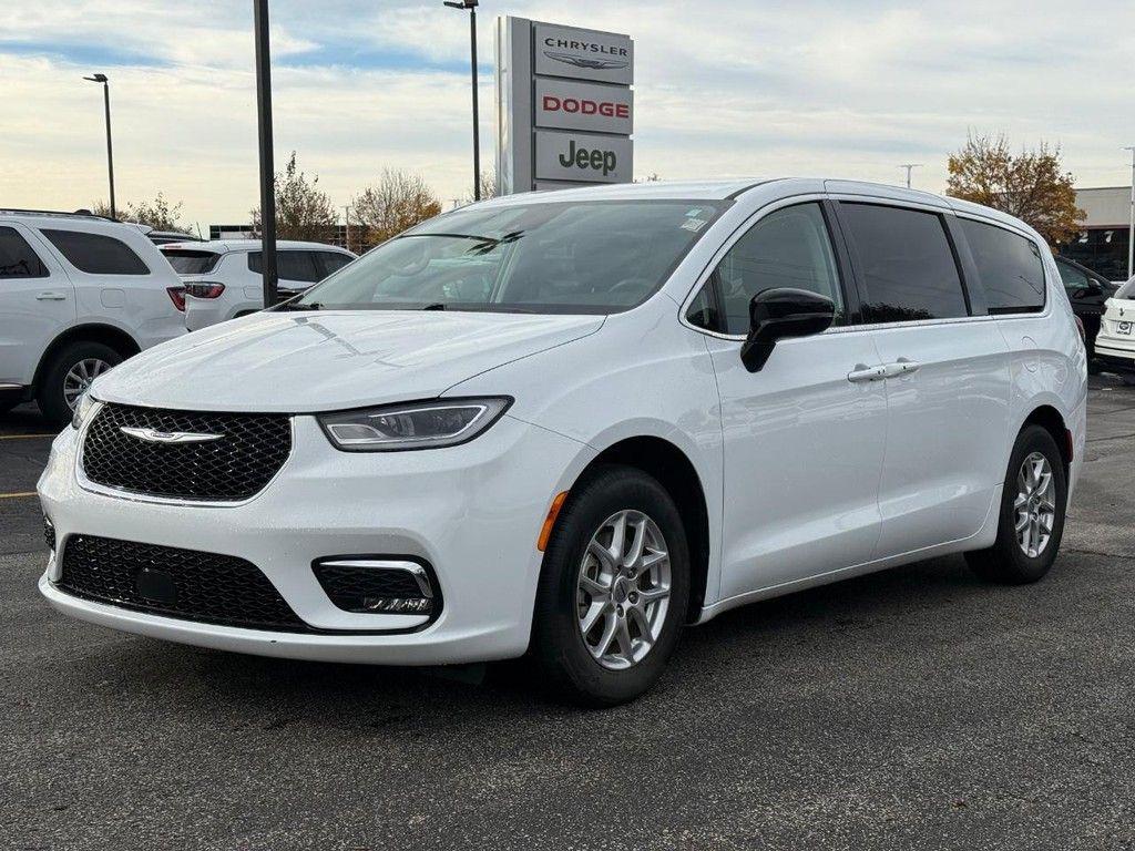 used 2024 Chrysler Pacifica car, priced at $28,994