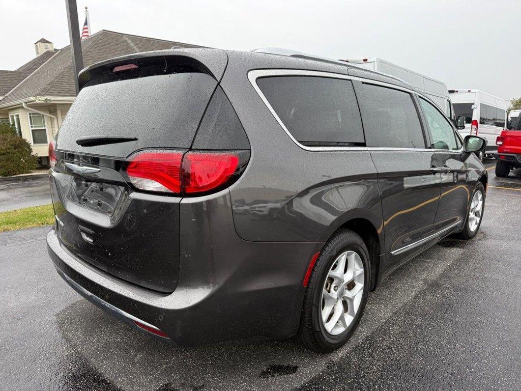 used 2017 Chrysler Pacifica car