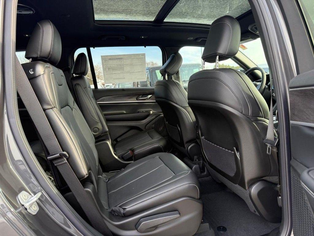 new 2025 Jeep Grand Cherokee L car, priced at $53,107