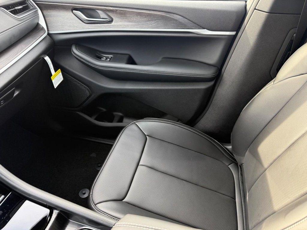 new 2025 Jeep Grand Cherokee L car, priced at $53,107