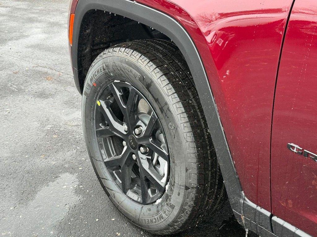 new 2025 Jeep Grand Cherokee car, priced at $42,264
