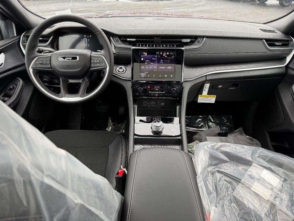 new 2025 Jeep Grand Cherokee car, priced at $42,264