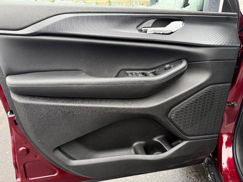 new 2025 Jeep Grand Cherokee car, priced at $42,264