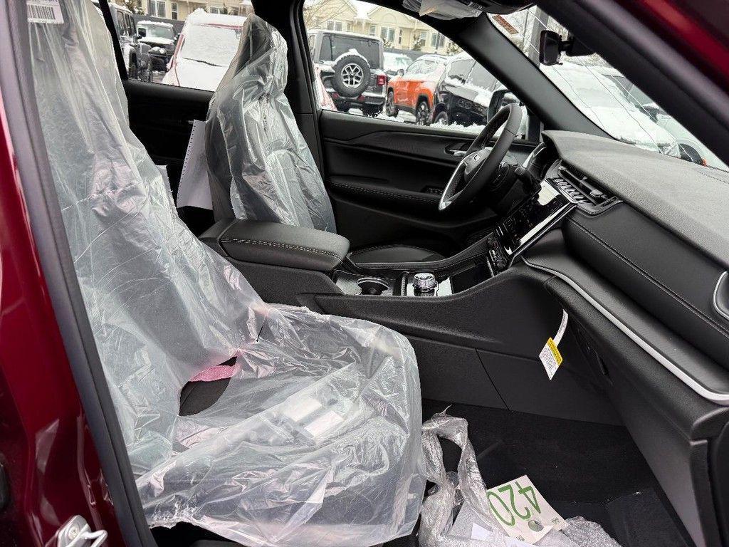 new 2025 Jeep Grand Cherokee car, priced at $42,264