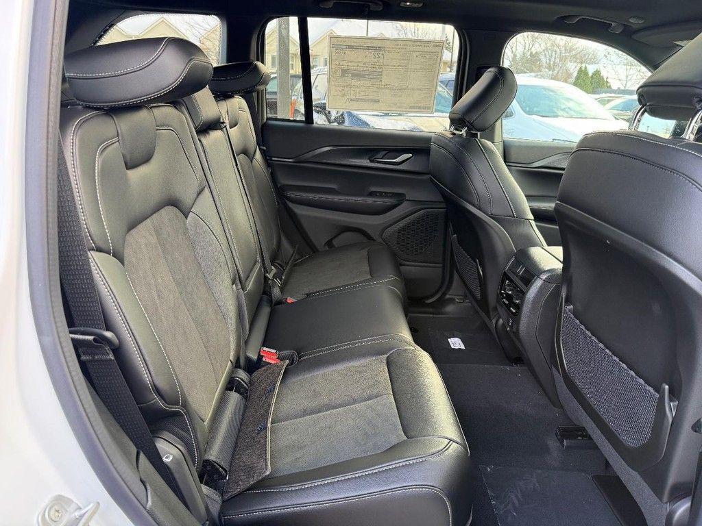 new 2025 Jeep Grand Cherokee car, priced at $42,113