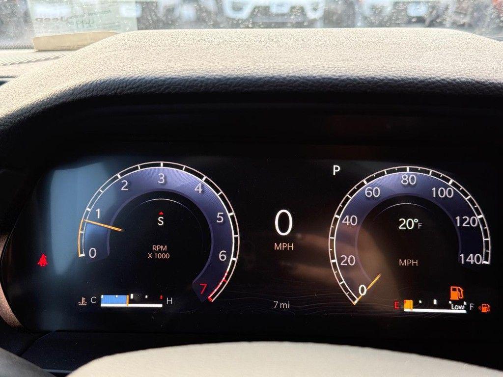 new 2025 Jeep Grand Cherokee car, priced at $42,113