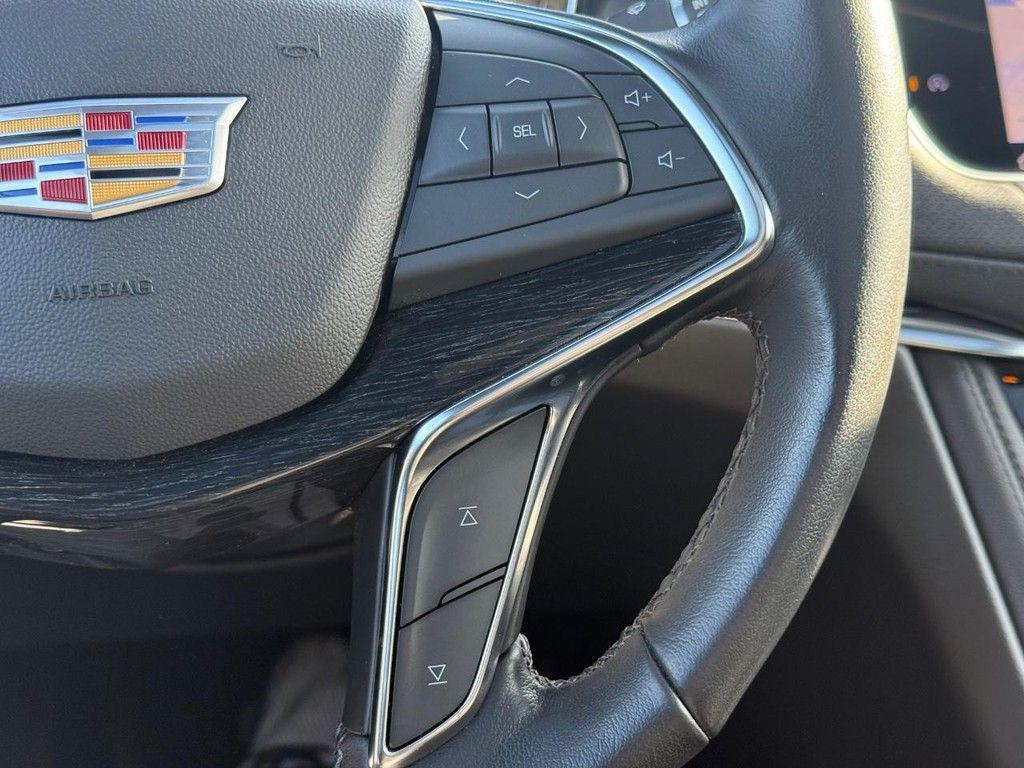 used 2022 Cadillac XT5 car, priced at $31,633
